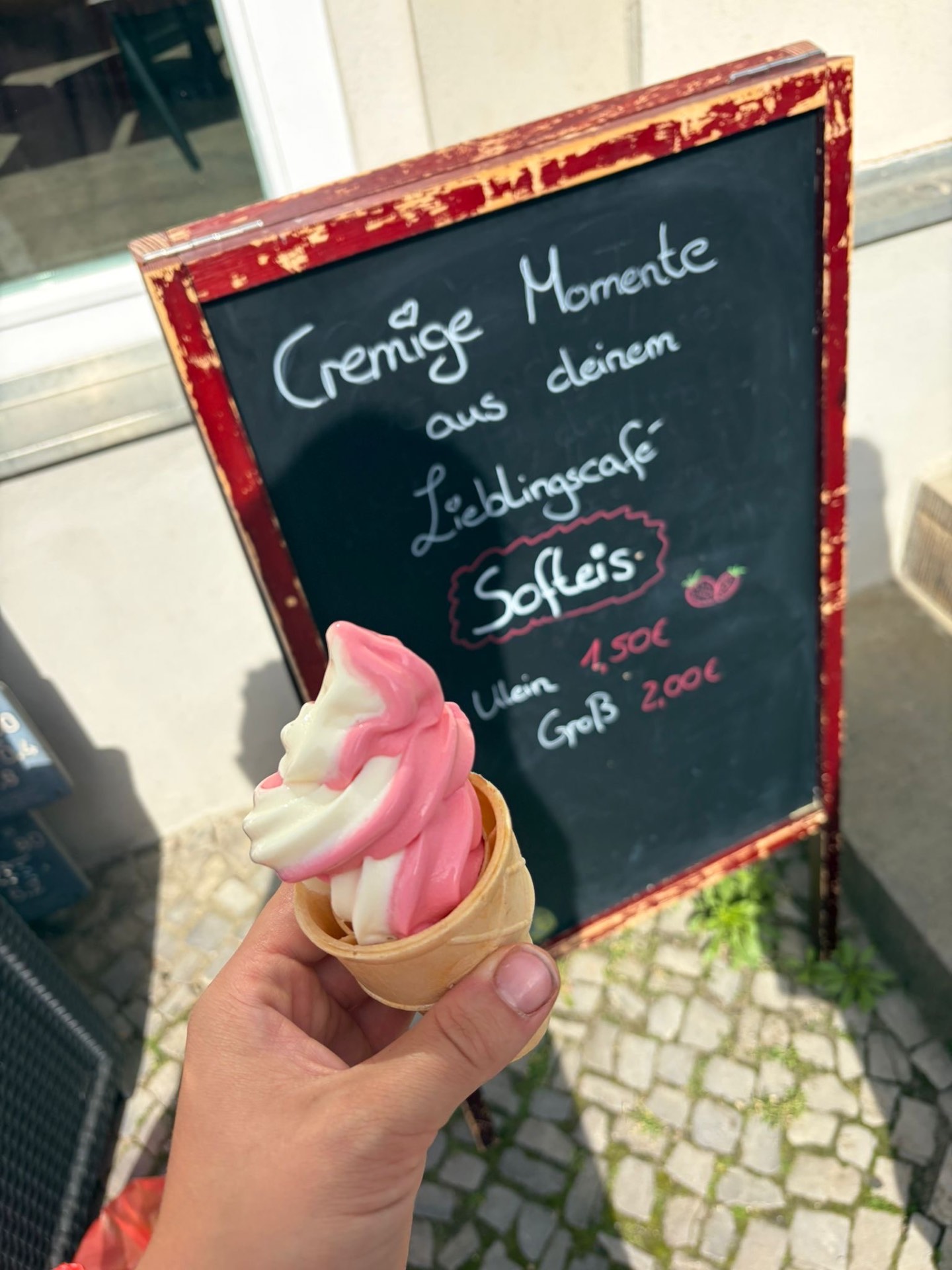 Softeis in der Waffel – Erdbeere & Vanille